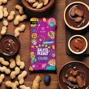 Produkt Auro - Rostlinná čokoláda 47% se slanými arašídy